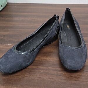 Geox Size 39 Black Micro Suede Ballet Flats